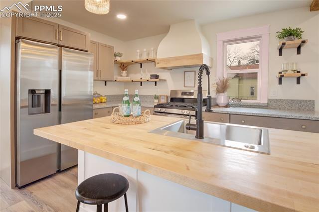 1902 W Cucharras Street