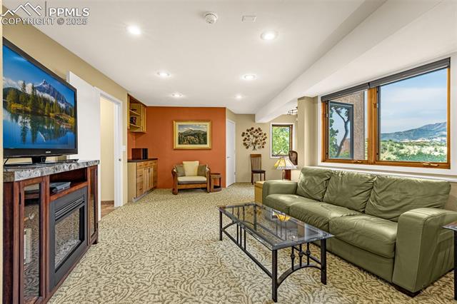 531 Crystal Hills Boulevard