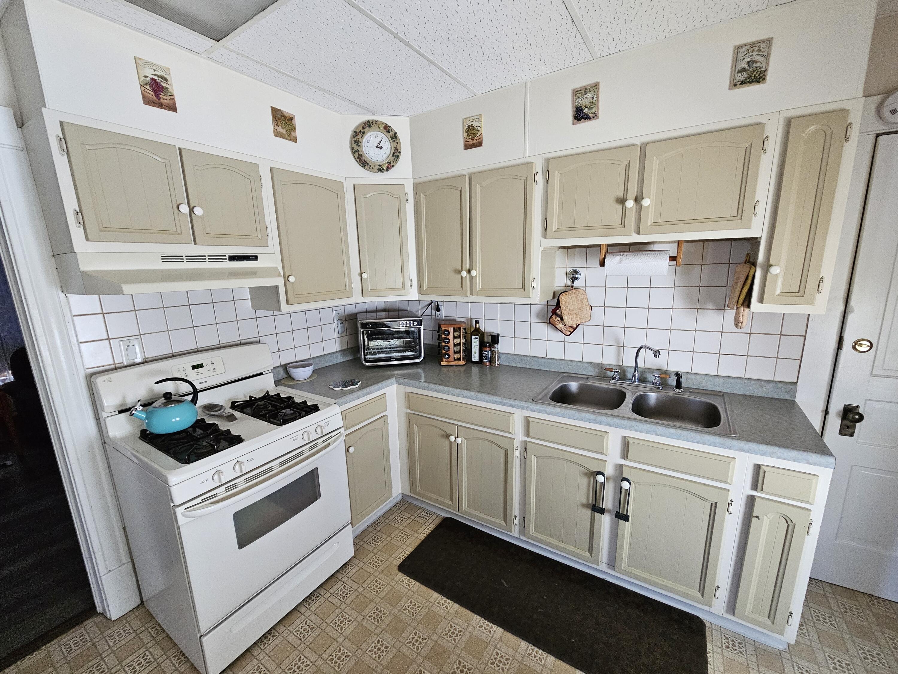 1637 Thurston Ave, Racine