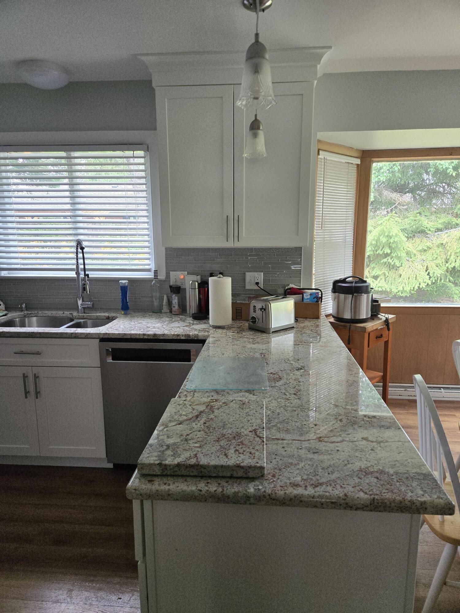 210 W Fox Dale Ct, Glendale