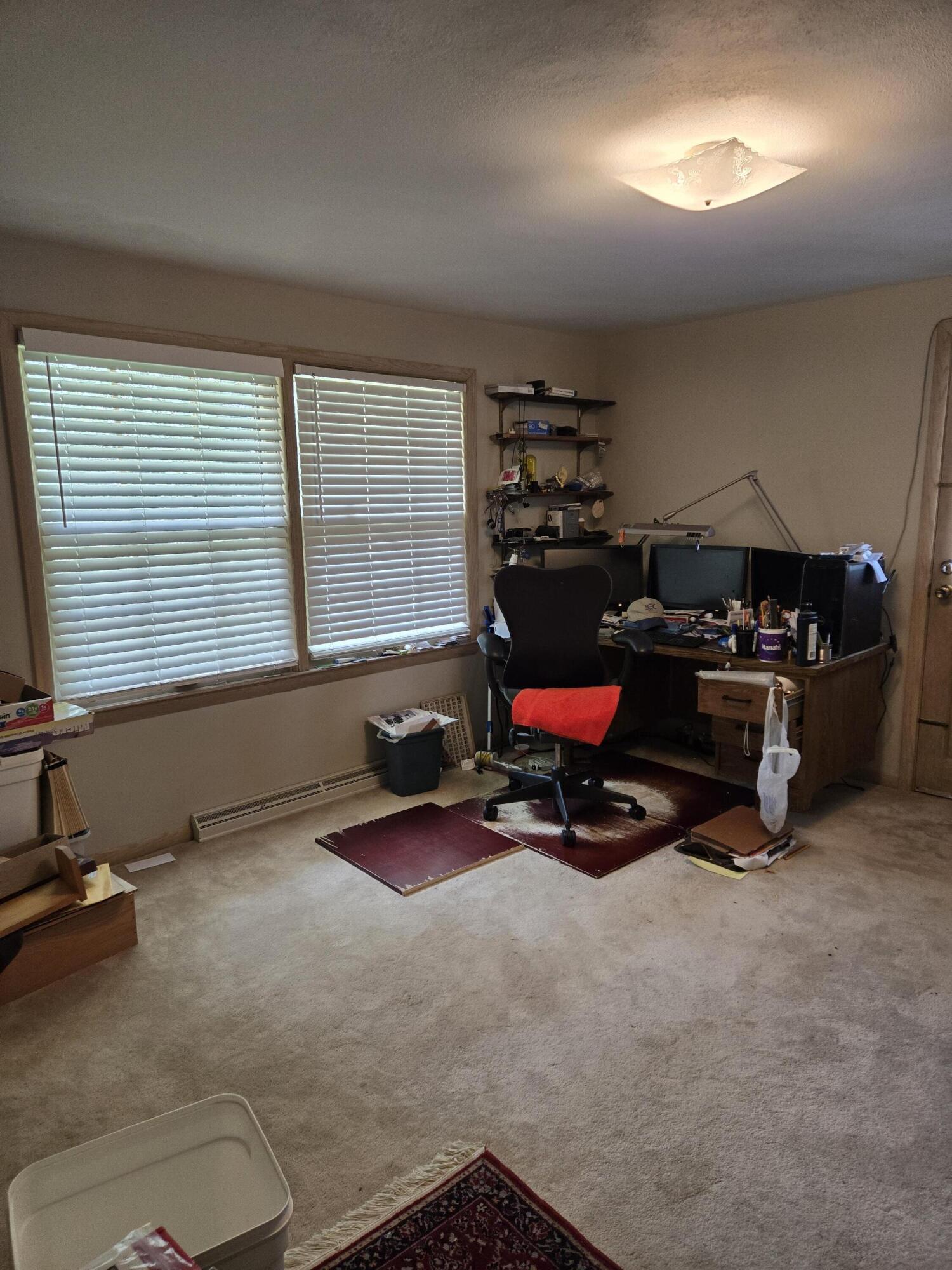 210 W Fox Dale Ct, Glendale