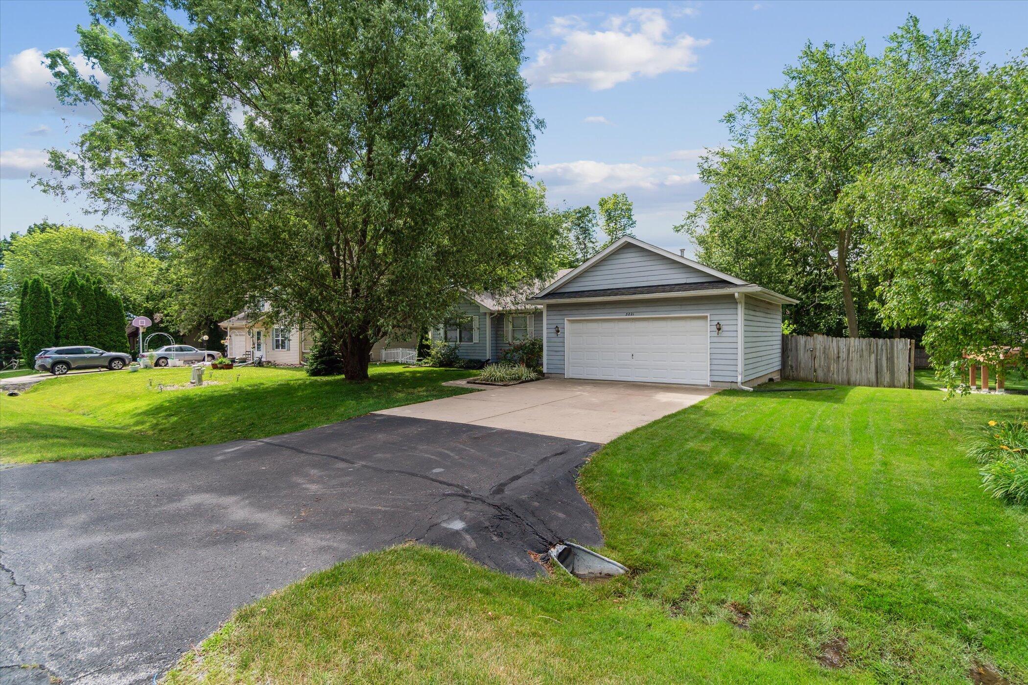 3221 Shortridge Dr, Caledonia