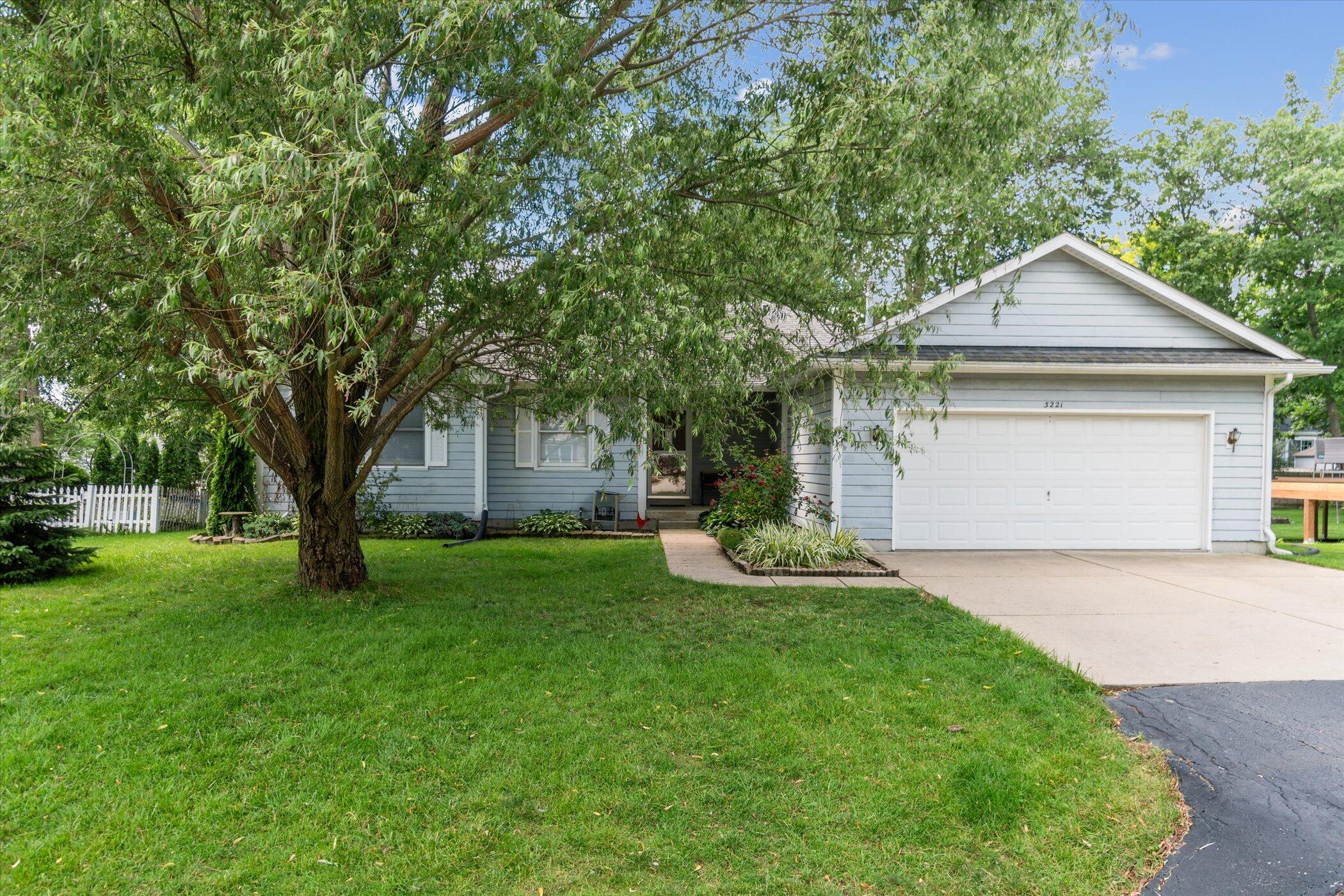 3221 Shortridge Dr, Caledonia