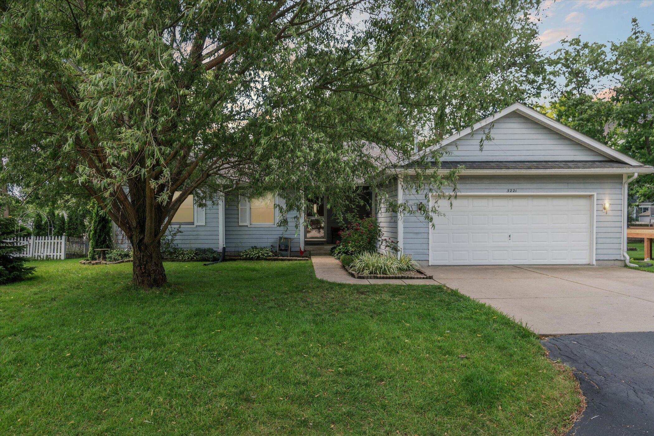 3221 Shortridge Dr, Caledonia