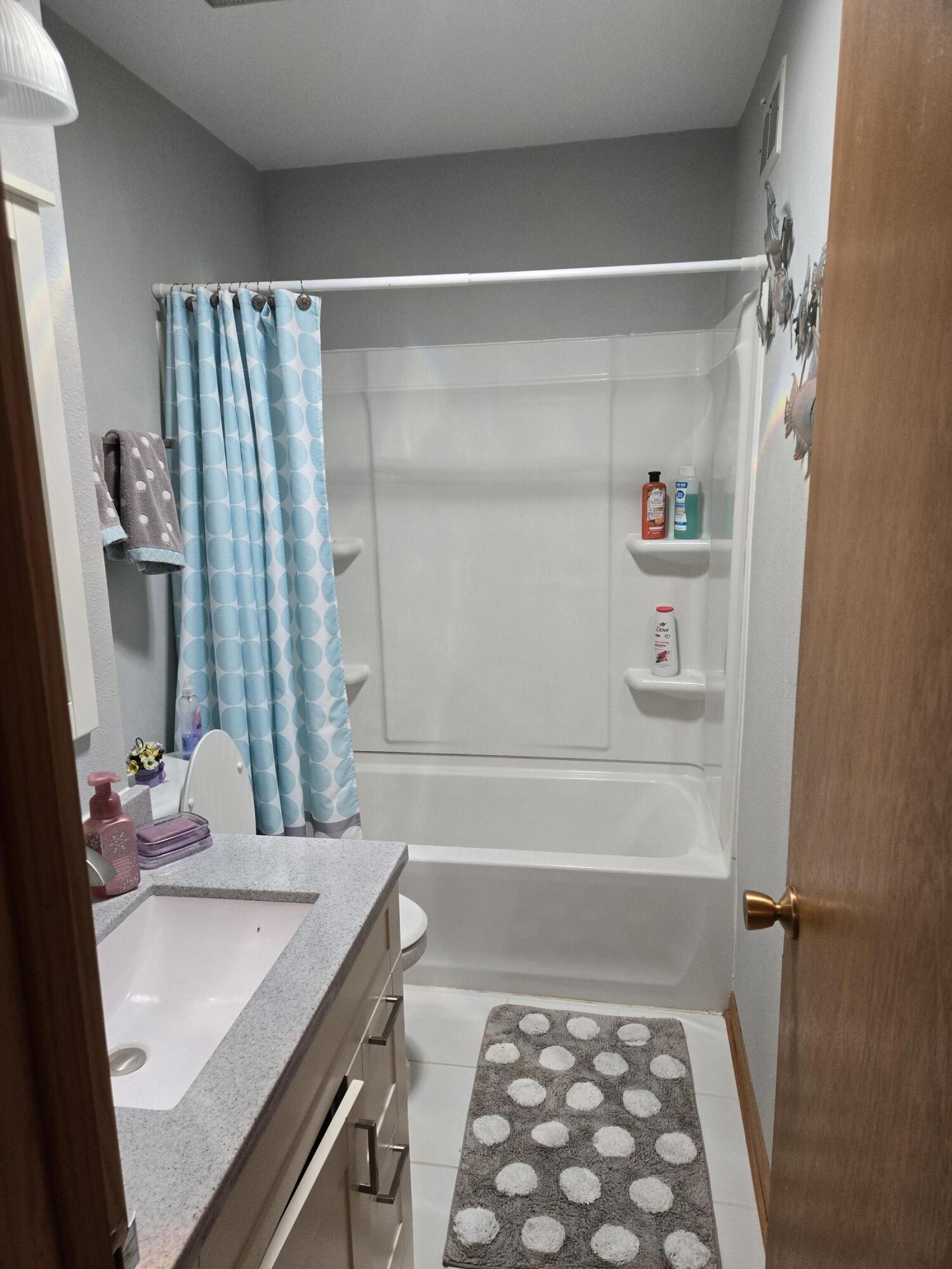 170 Westminster Sq, Racine