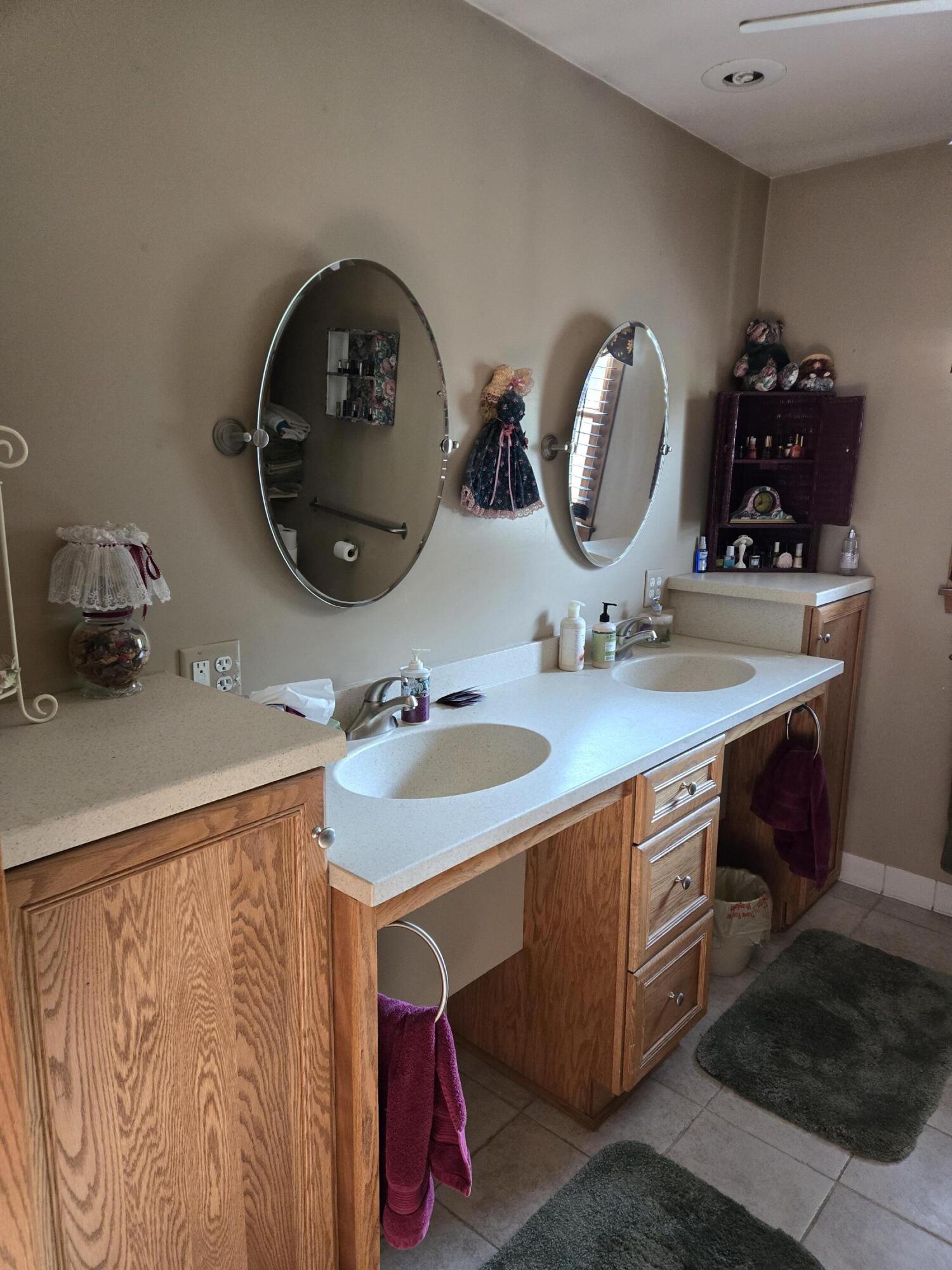 170 Westminster Sq, Racine