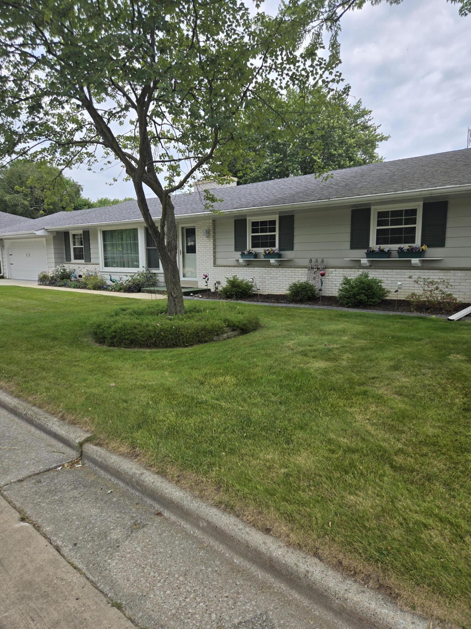 170 Westminster Sq, Racine