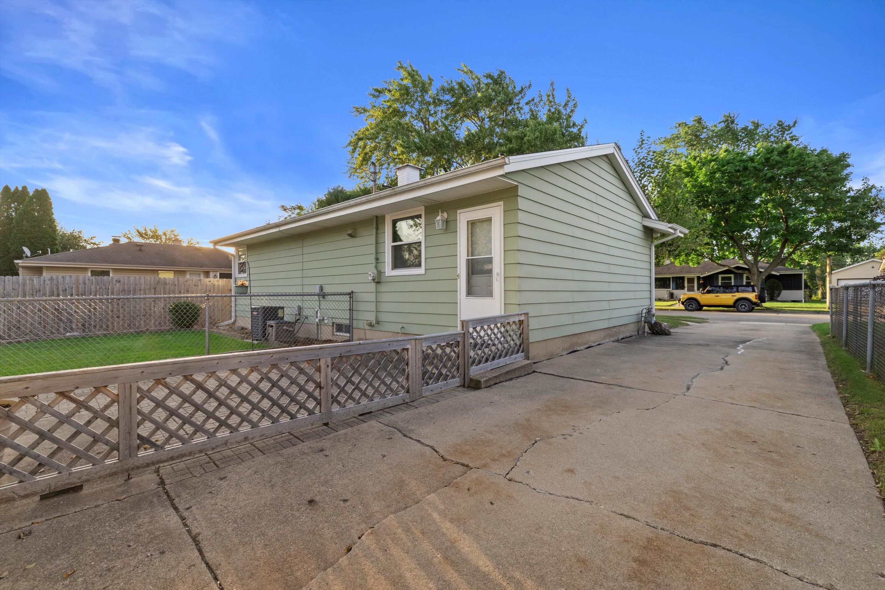 2832 Norwood Dr, Racine