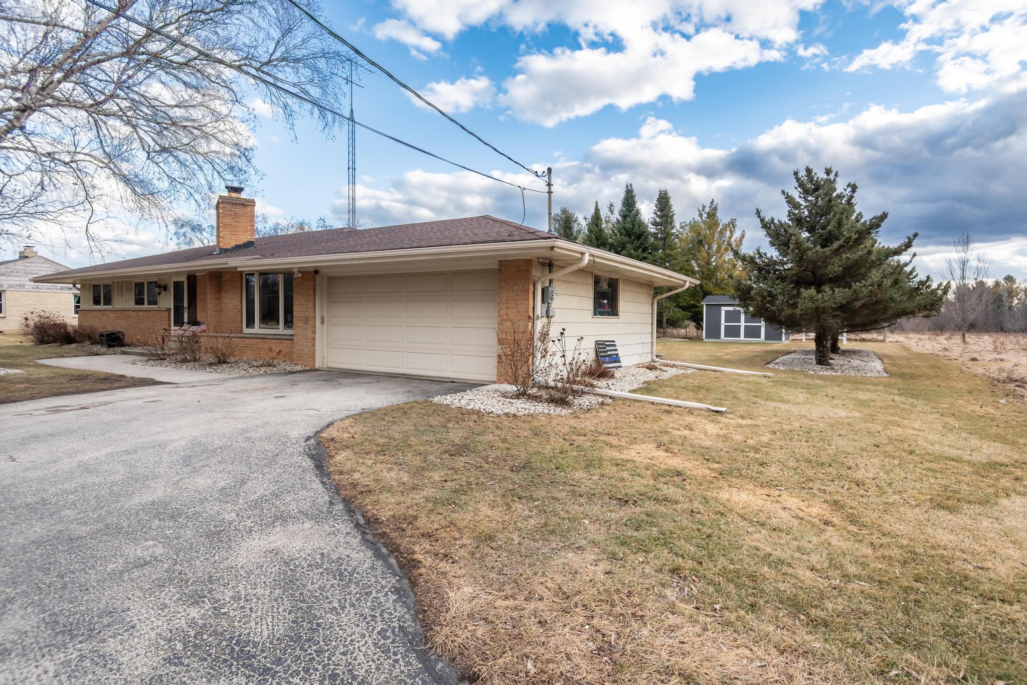 4605 5 Mile Rd, Caledonia