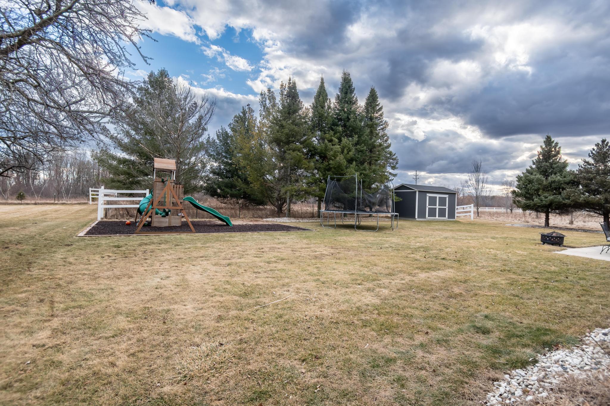 4605 5 Mile Rd, Caledonia