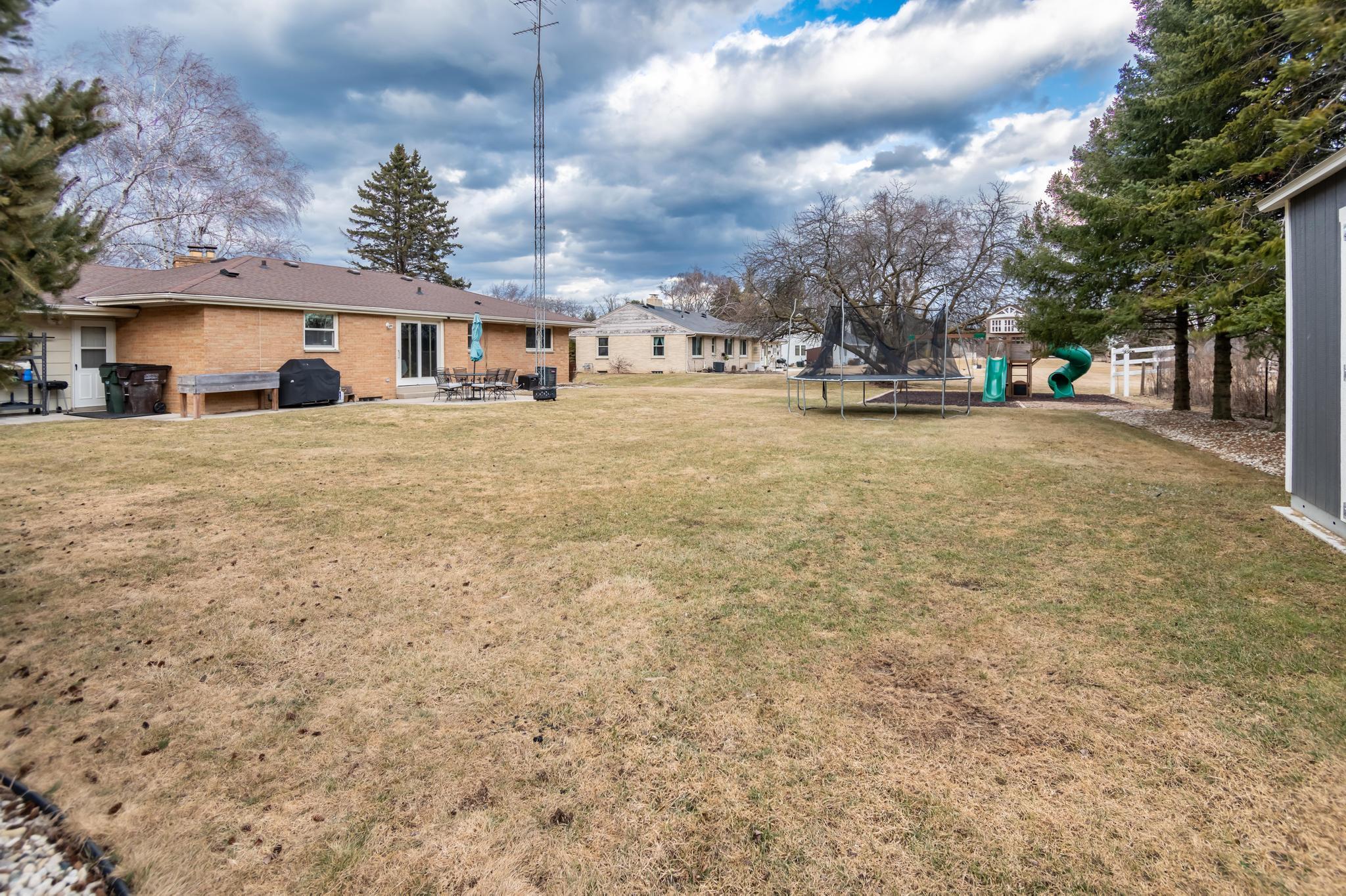4605 5 Mile Rd, Caledonia
