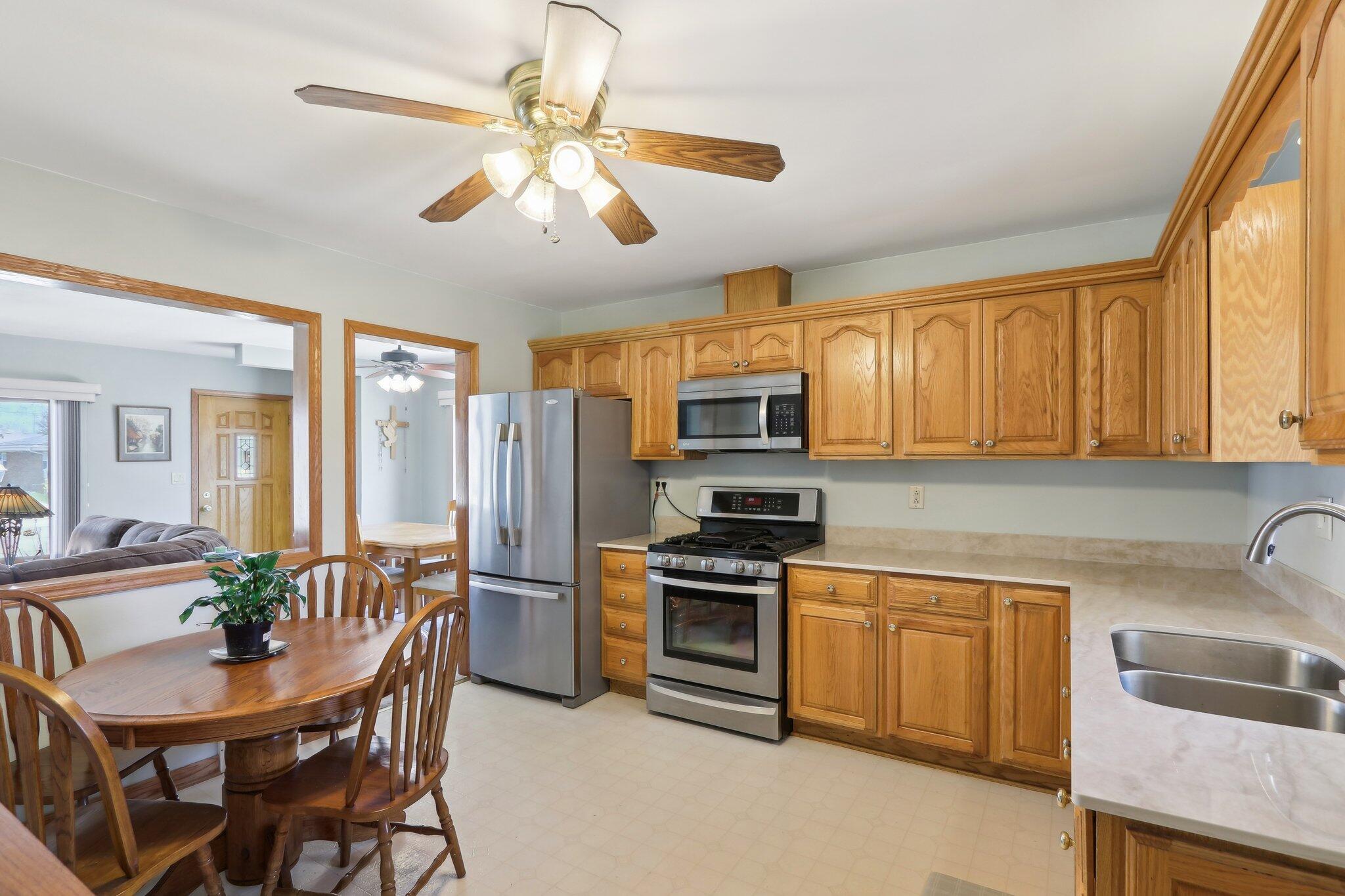 1101 Sheraton Dr, Racine