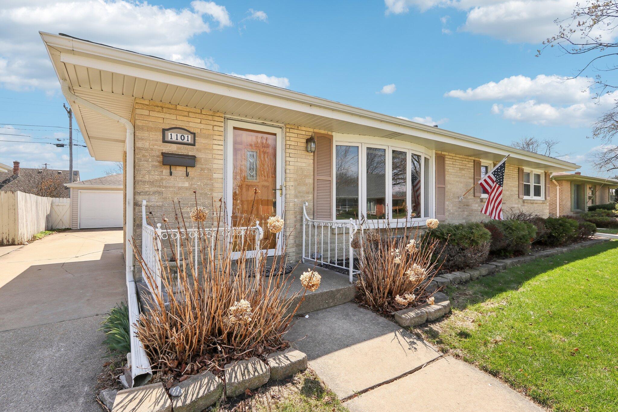 1101 Sheraton Dr, Racine