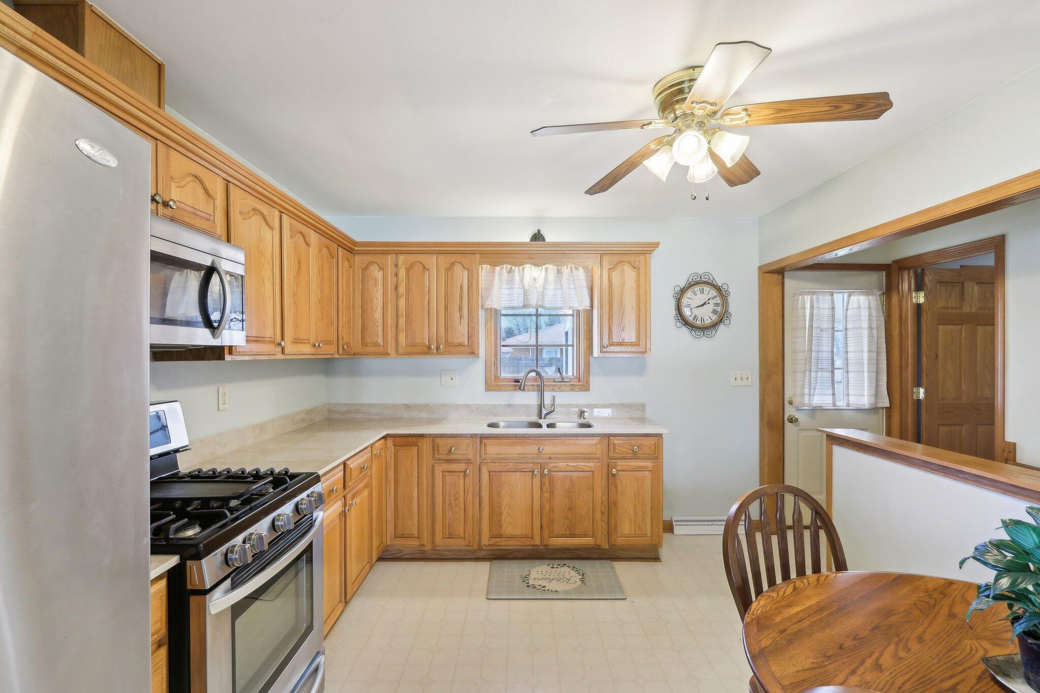 1101 Sheraton Dr, Racine