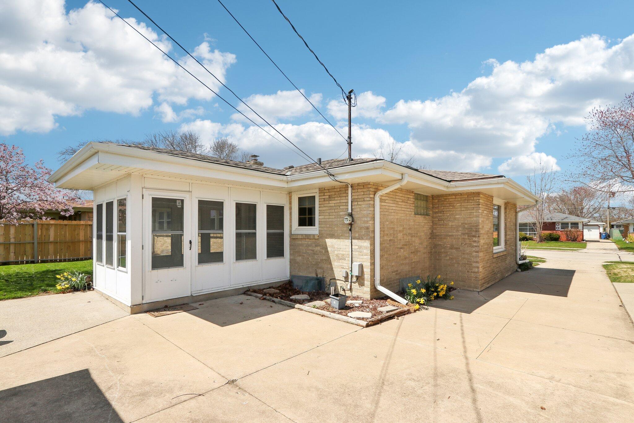 1101 Sheraton Dr, Racine