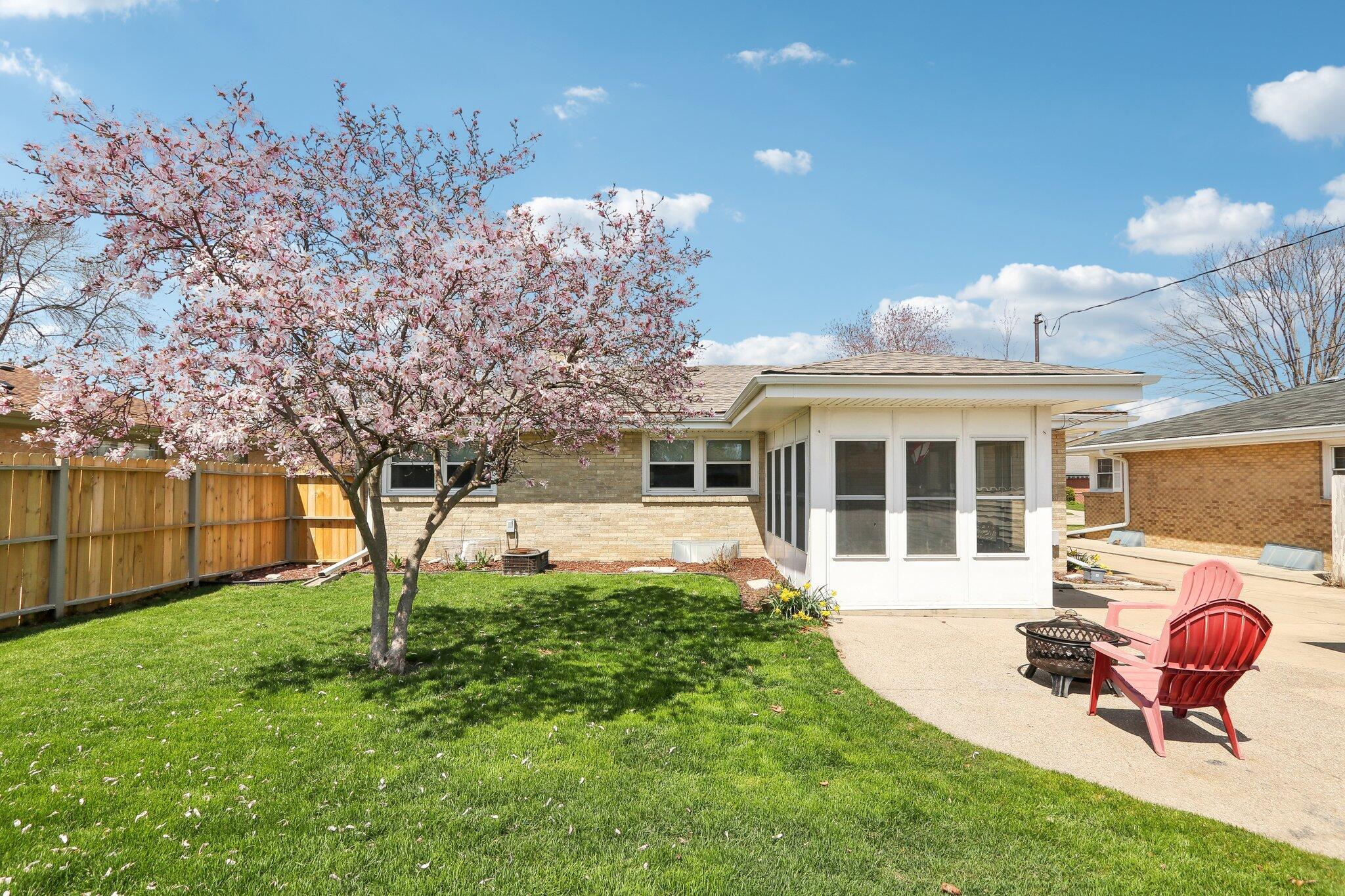 1101 Sheraton Dr, Racine