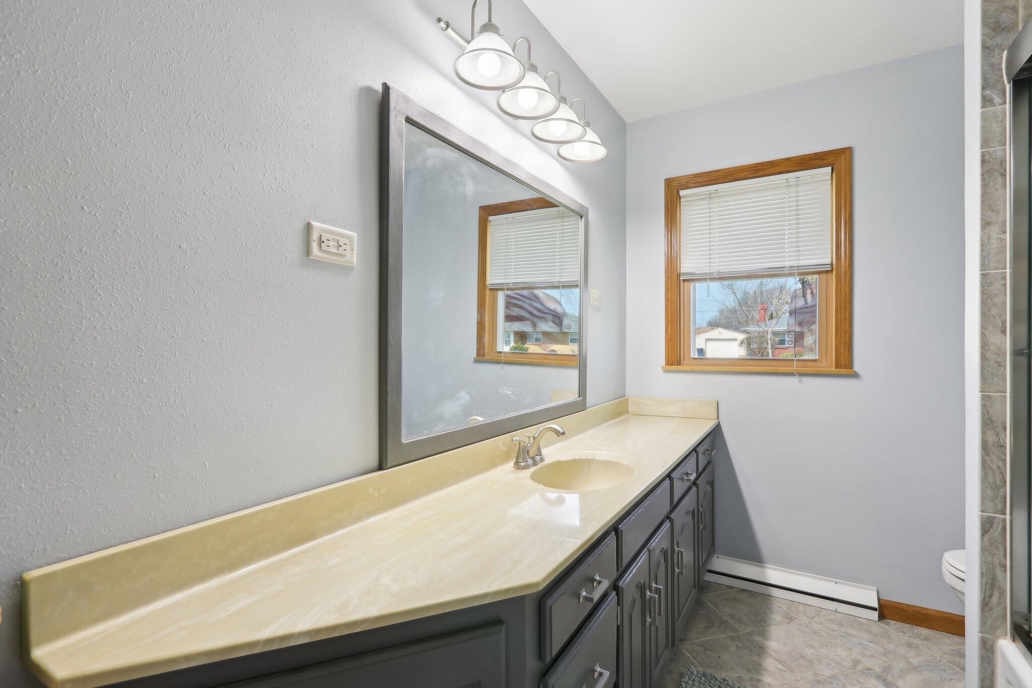 1101 Sheraton Dr, Racine