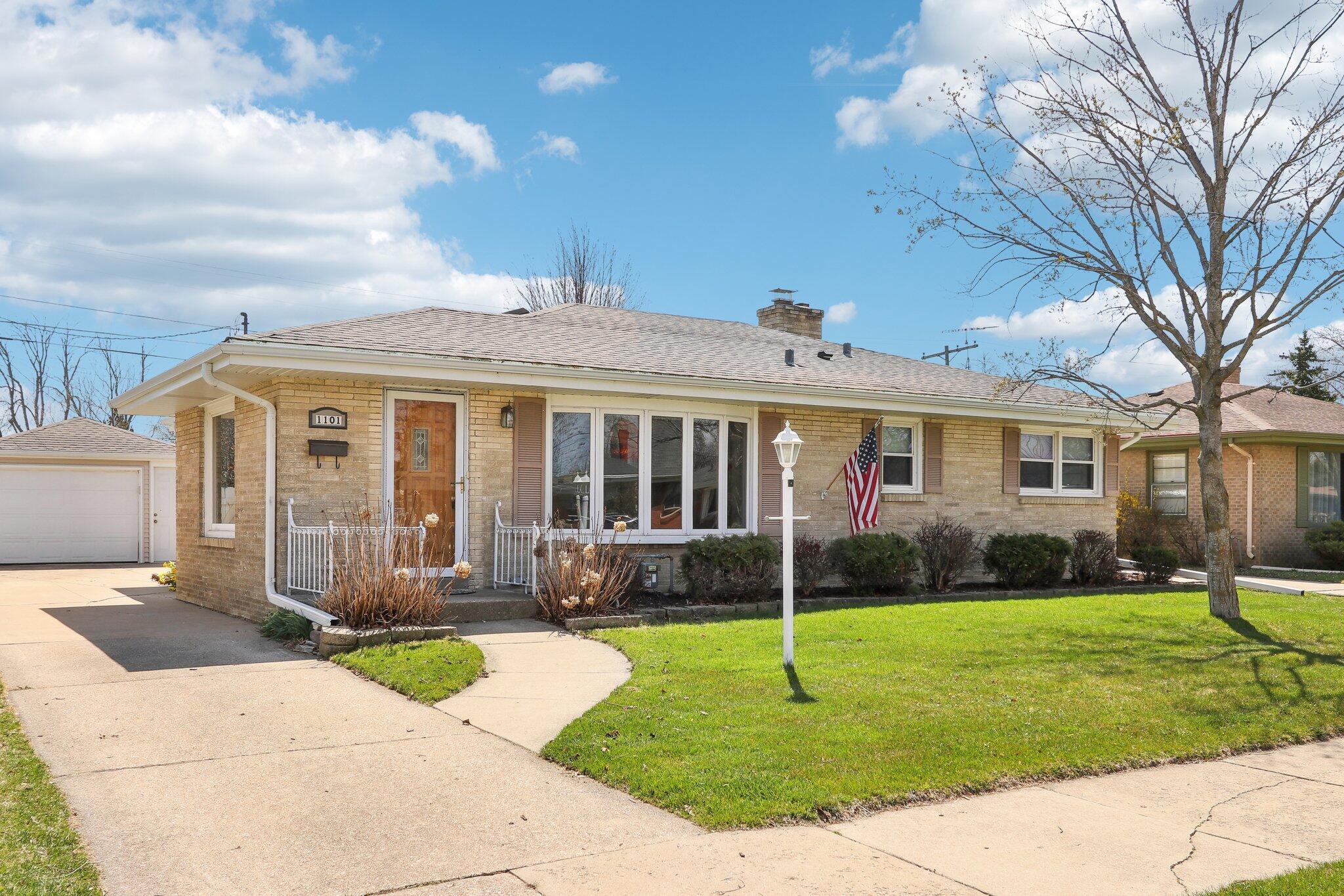 1101 Sheraton Dr, Racine