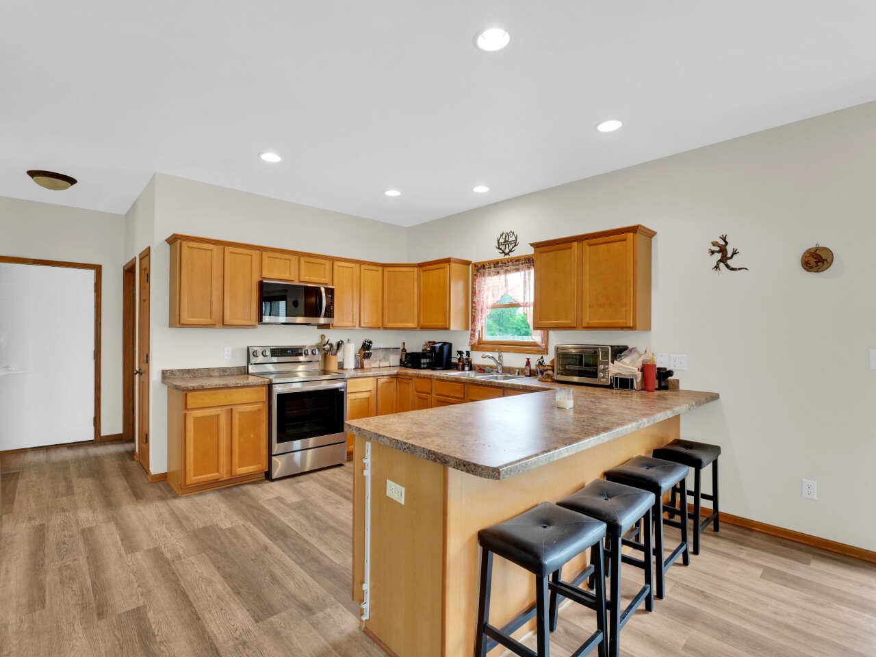 2748 Deer Creek Dr, Mount Pleasant