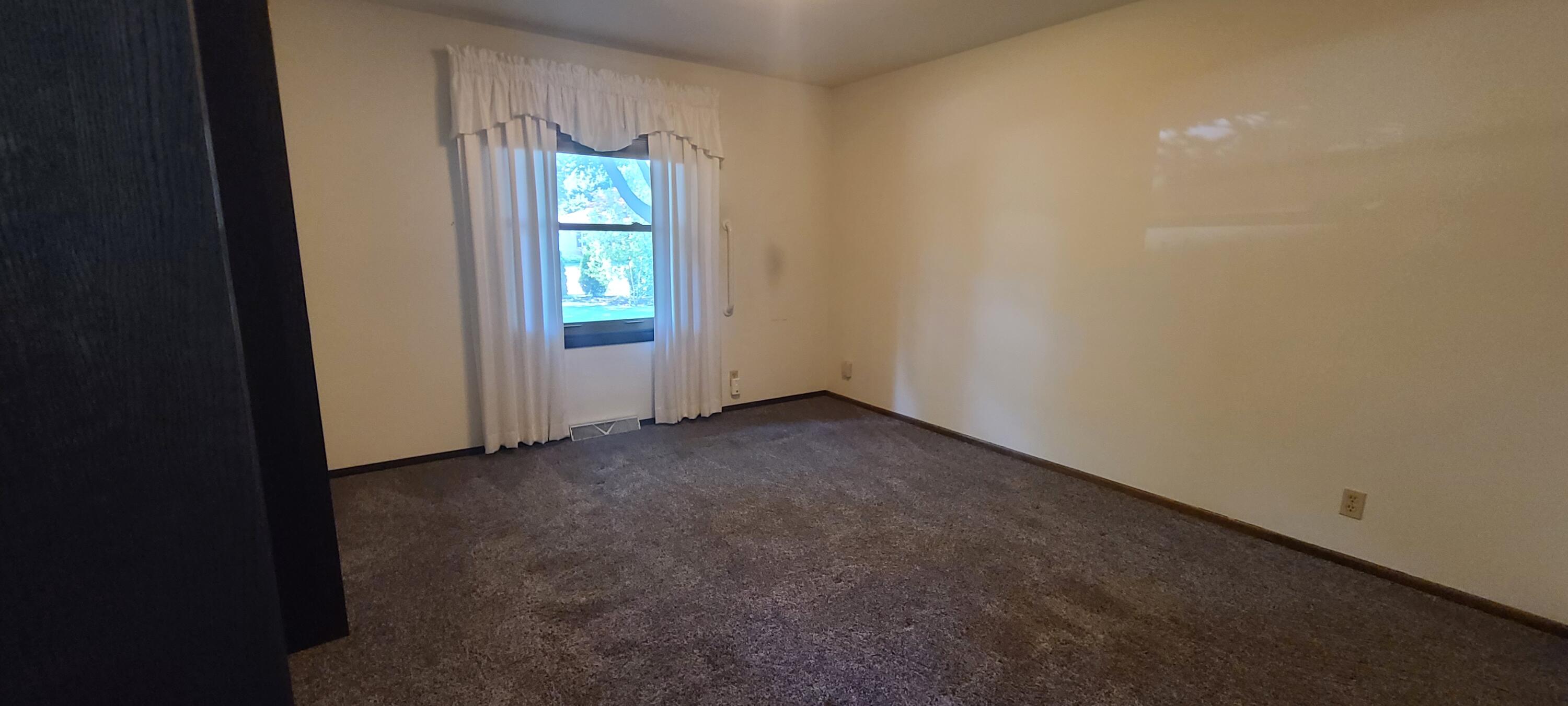 3331 Green Meadows Ln, Elmwood Park
