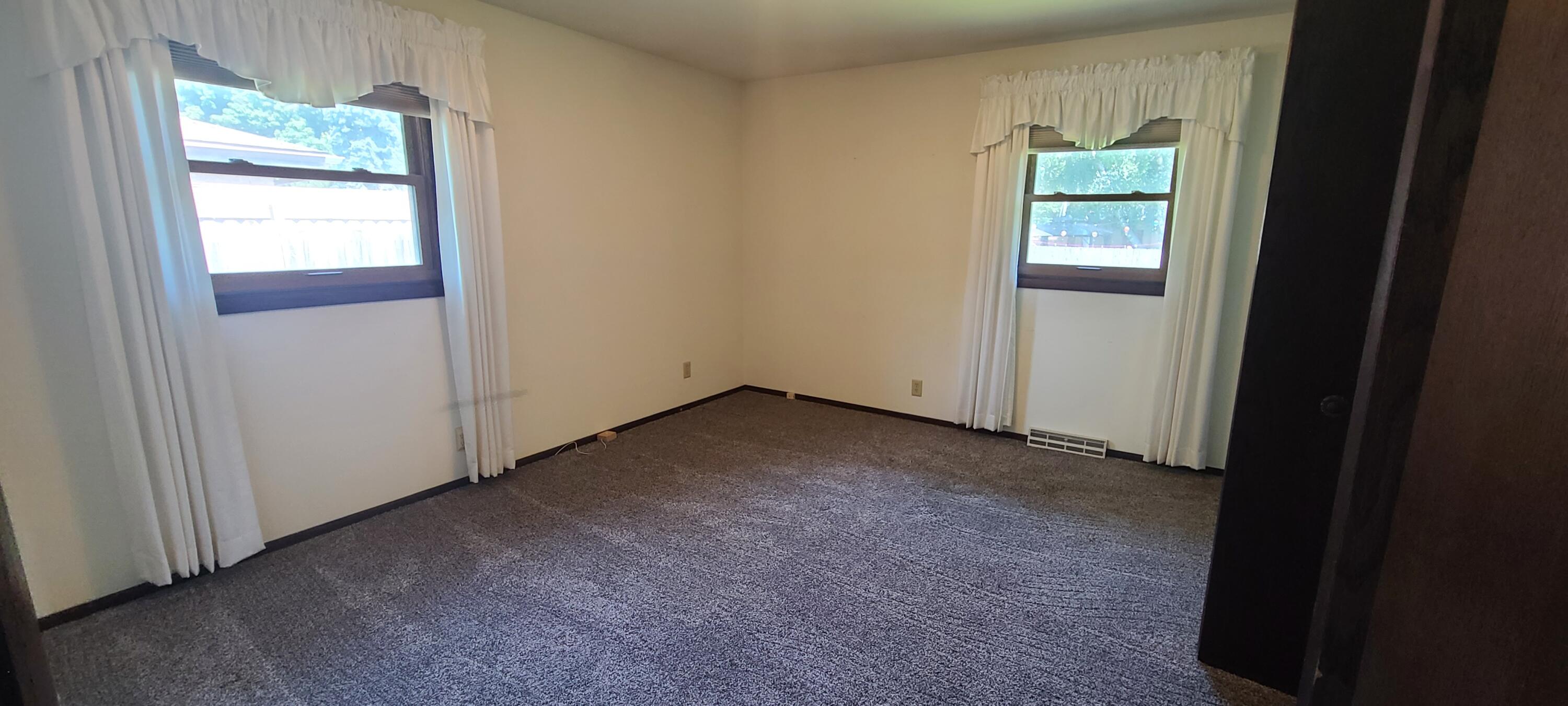 3331 Green Meadows Ln, Elmwood Park