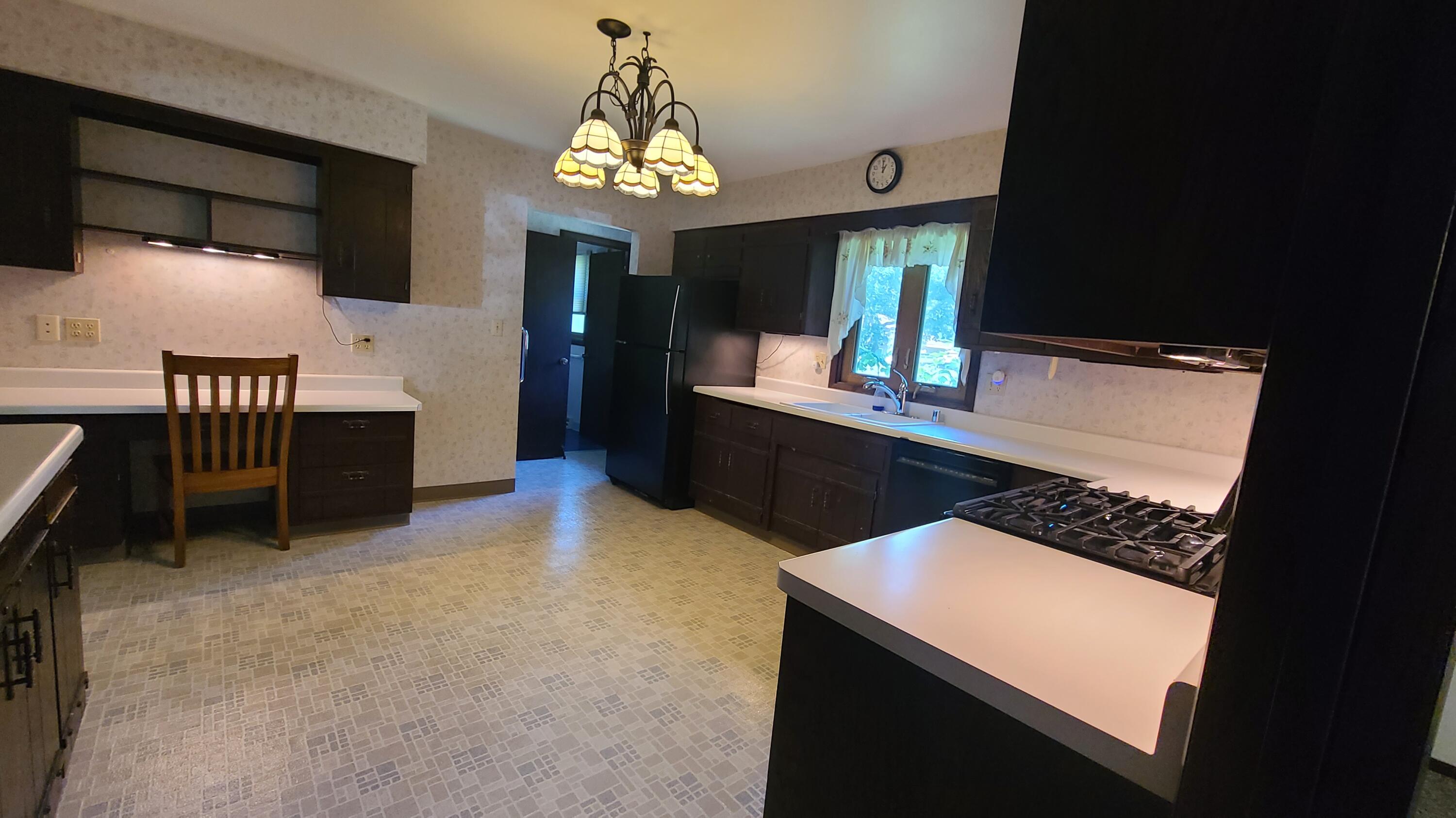 3331 Green Meadows Ln, Elmwood Park