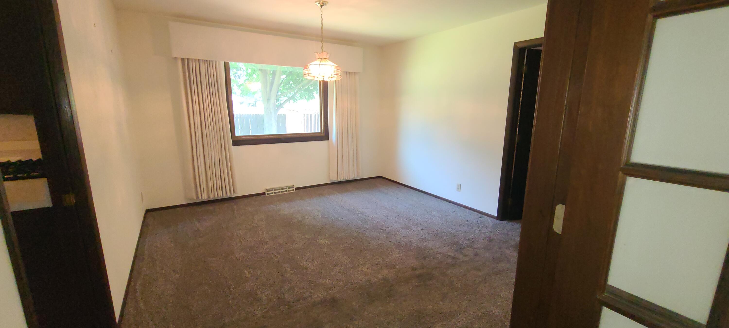 3331 Green Meadows Ln, Elmwood Park