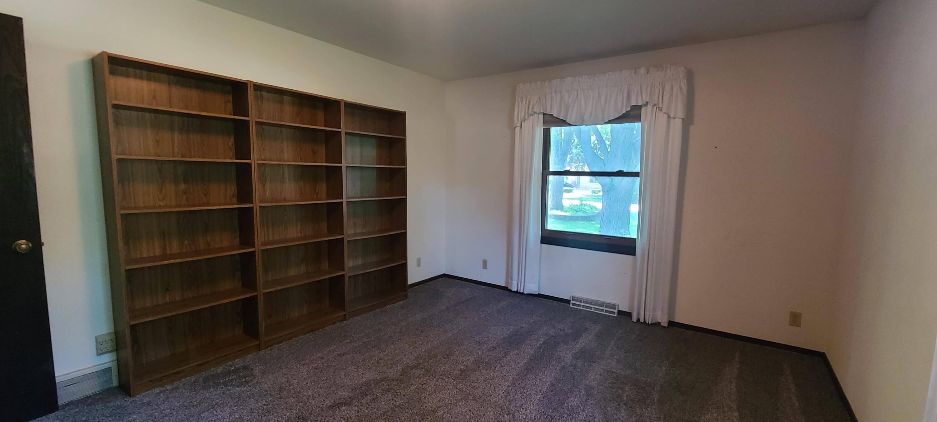 3331 Green Meadows Ln, Elmwood Park