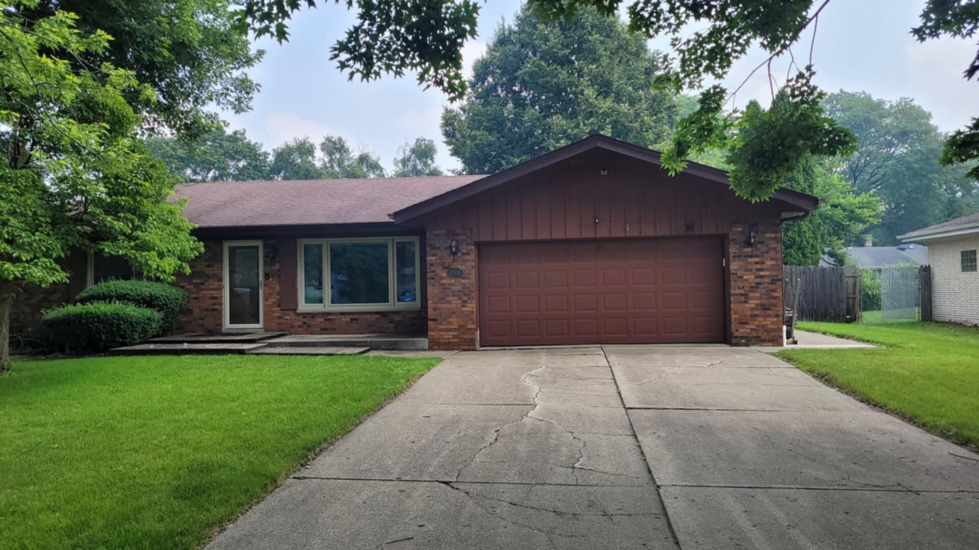 3331 Green Meadows Ln, Elmwood Park