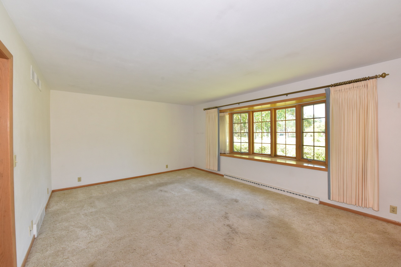 3421 Twin Ln, Caledonia