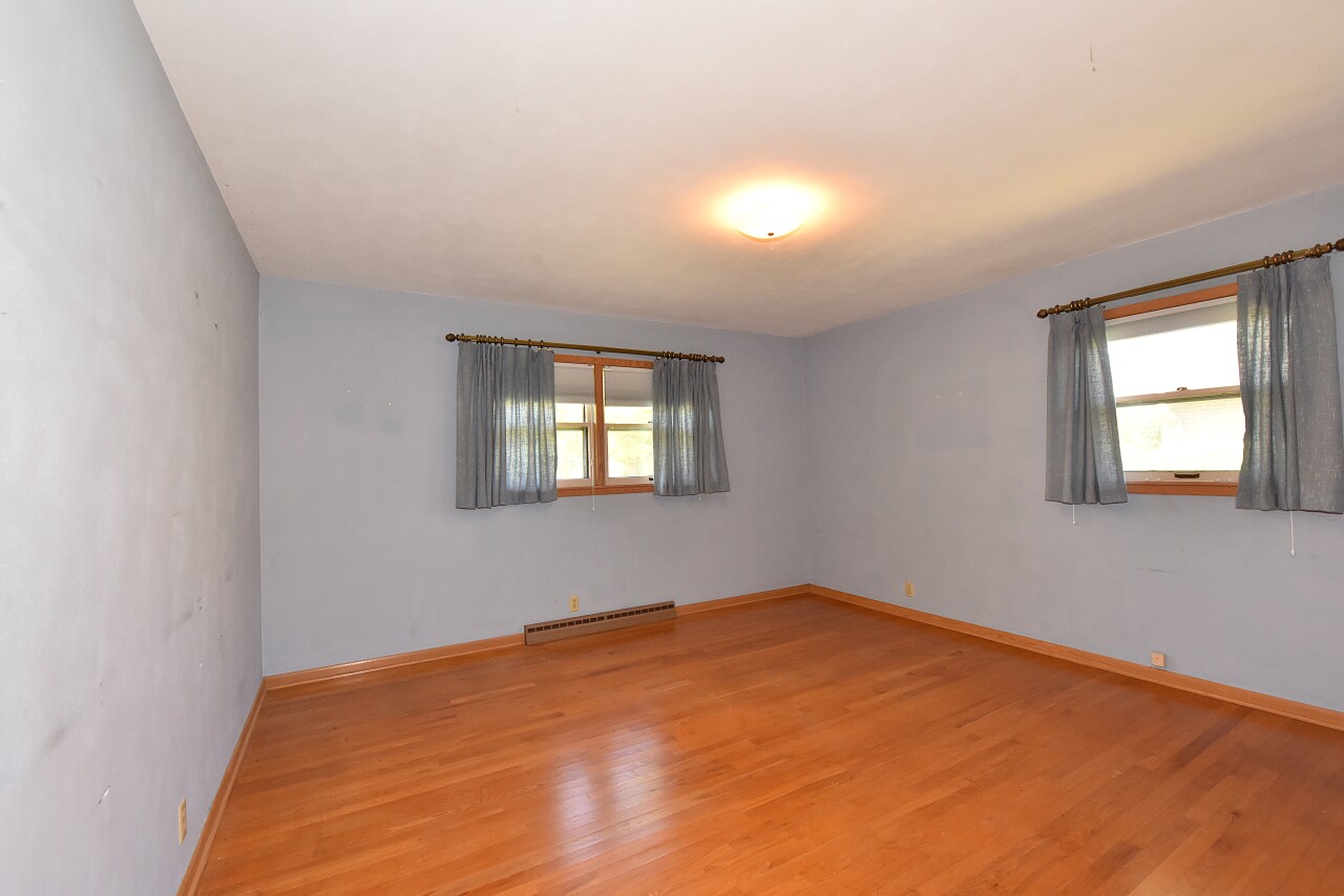 3421 Twin Ln, Caledonia