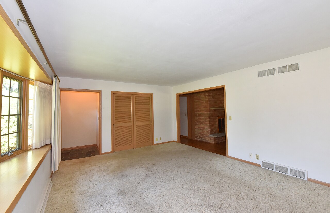 3421 Twin Ln, Caledonia