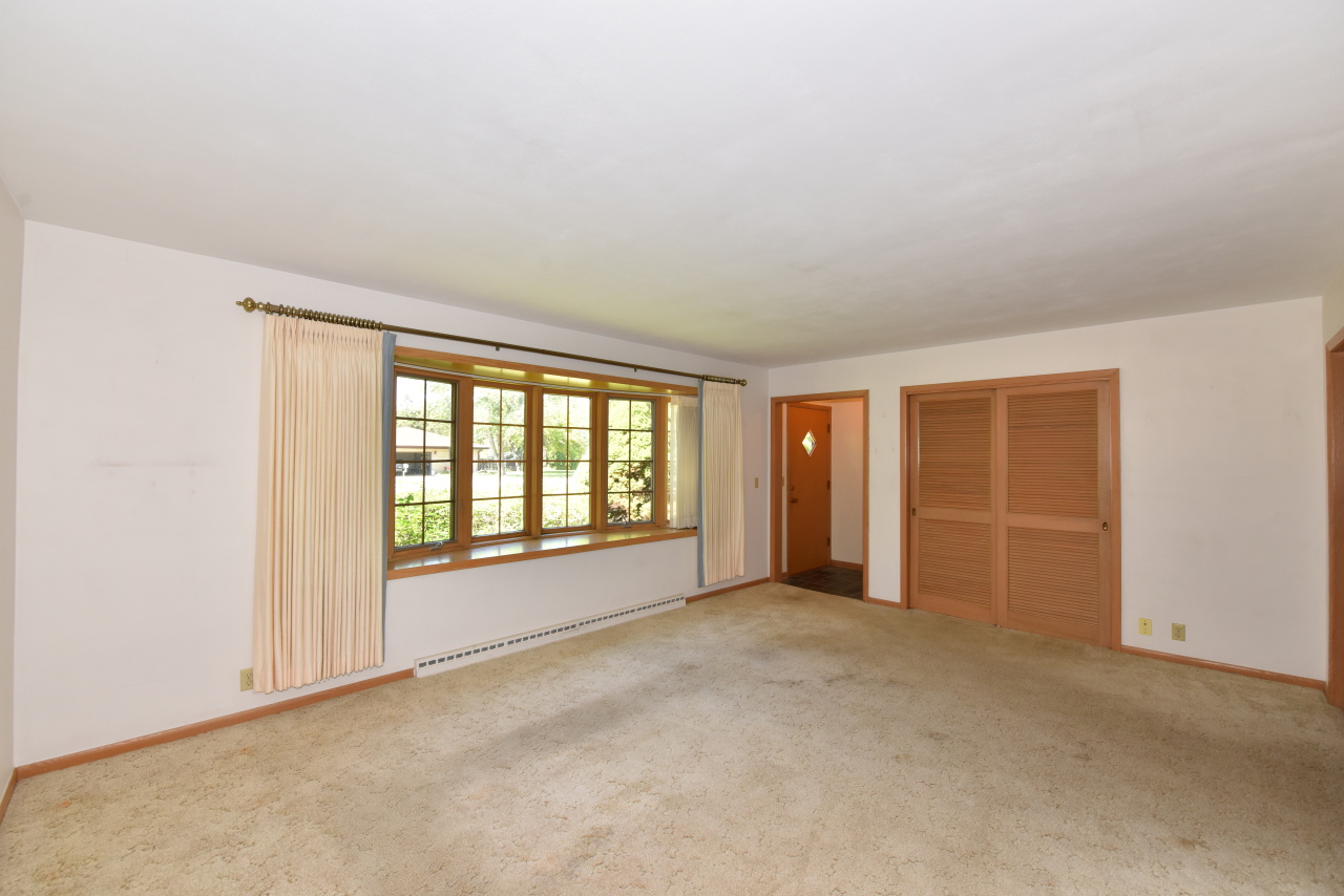 3421 Twin Ln, Caledonia