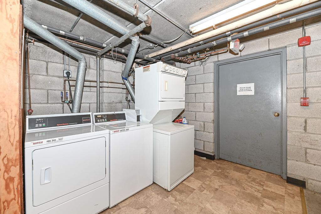 157 Linden Ln, 8, Thiensville