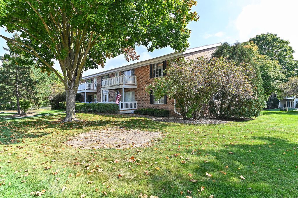 157 Linden Ln, 8, Thiensville
