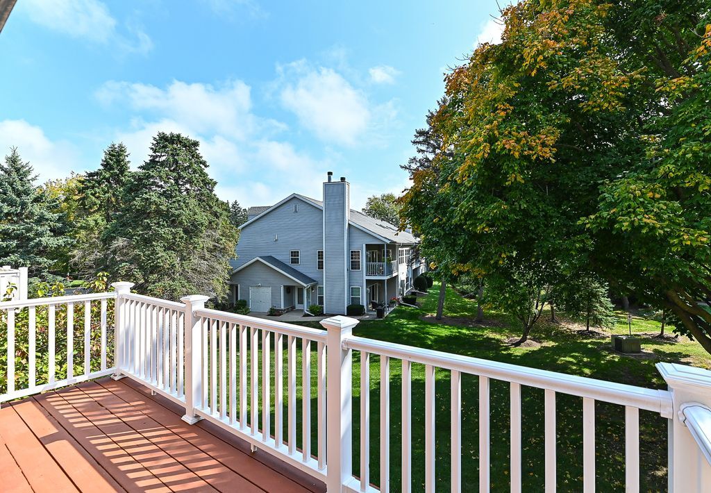 157 Linden Ln, 8, Thiensville