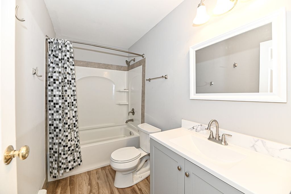 157 Linden Ln, 8, Thiensville