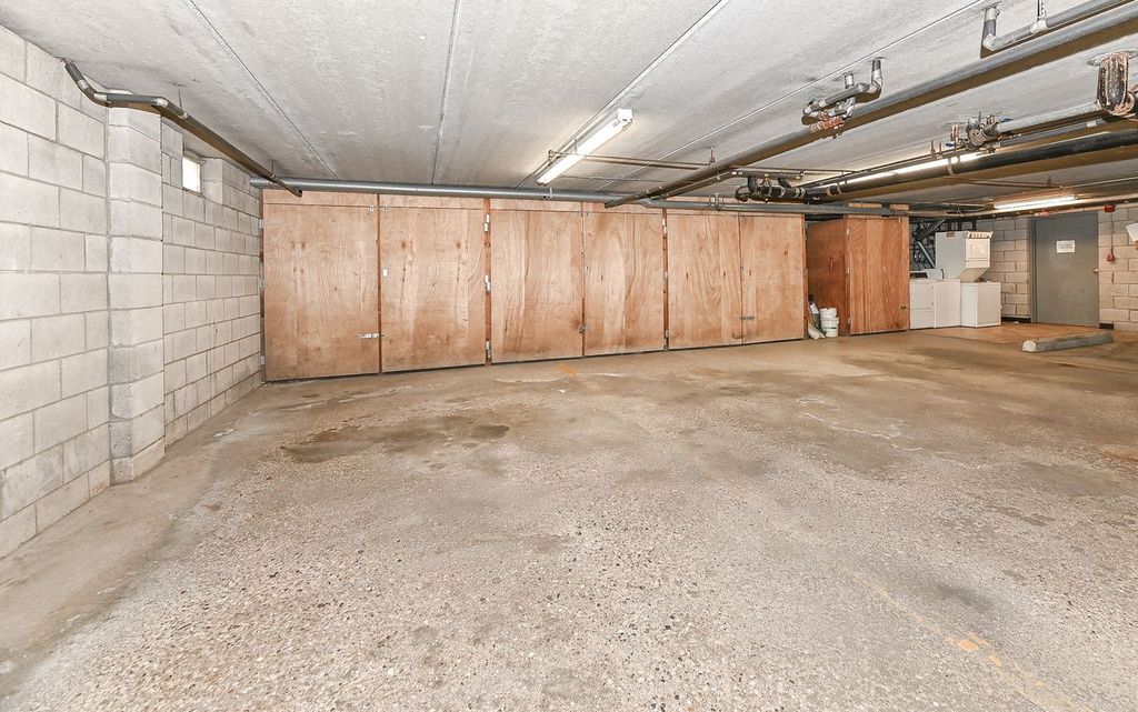 157 Linden Ln, 8, Thiensville