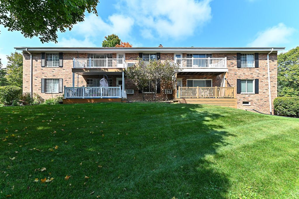 157 Linden Ln, 8, Thiensville