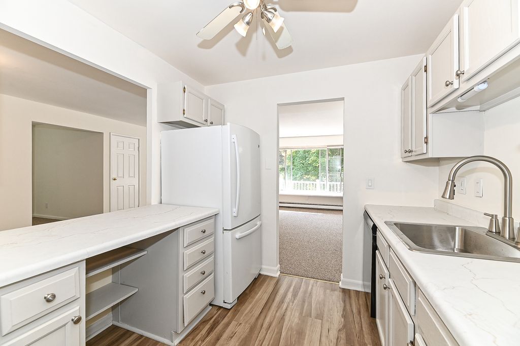 157 Linden Ln, 8, Thiensville