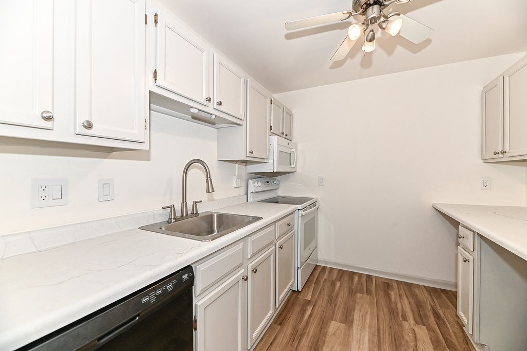 157 Linden Ln, 8, Thiensville