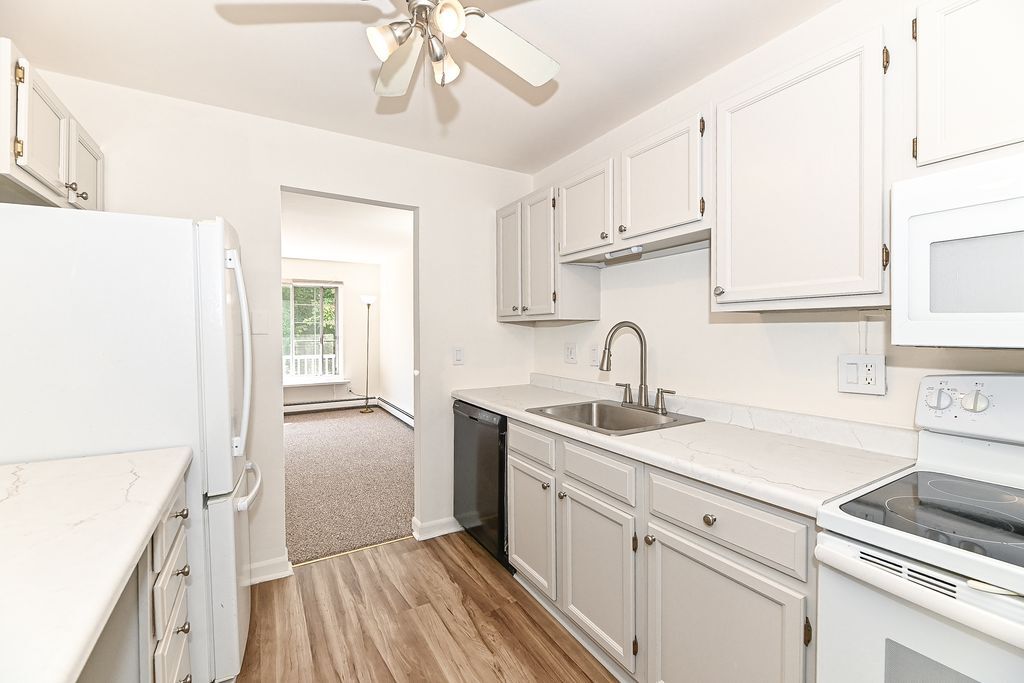 157 Linden Ln, 8, Thiensville