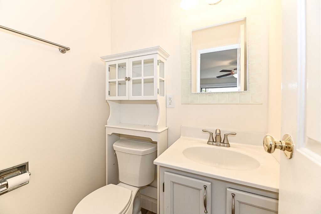157 Linden Ln, 8, Thiensville