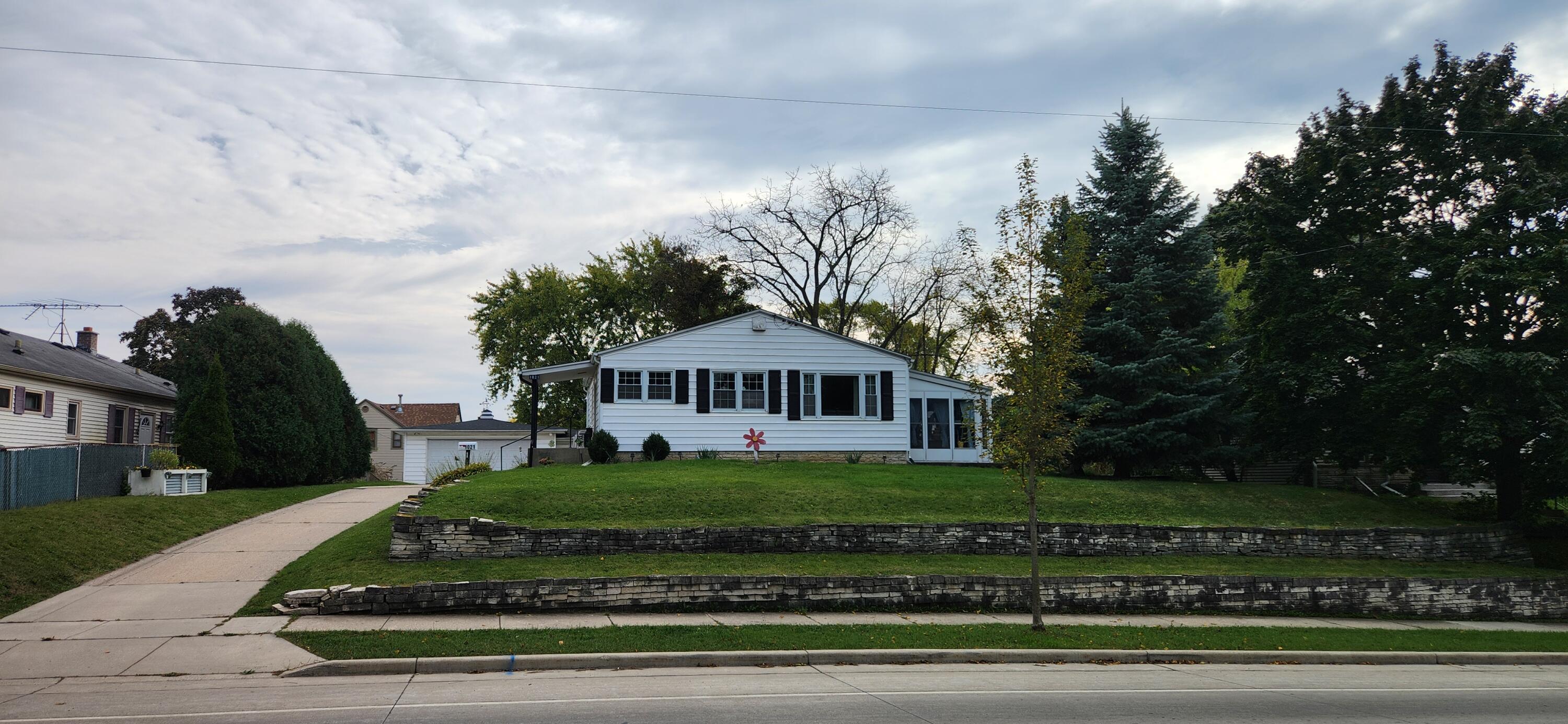 1021 Arcadian Ave, Waukesha