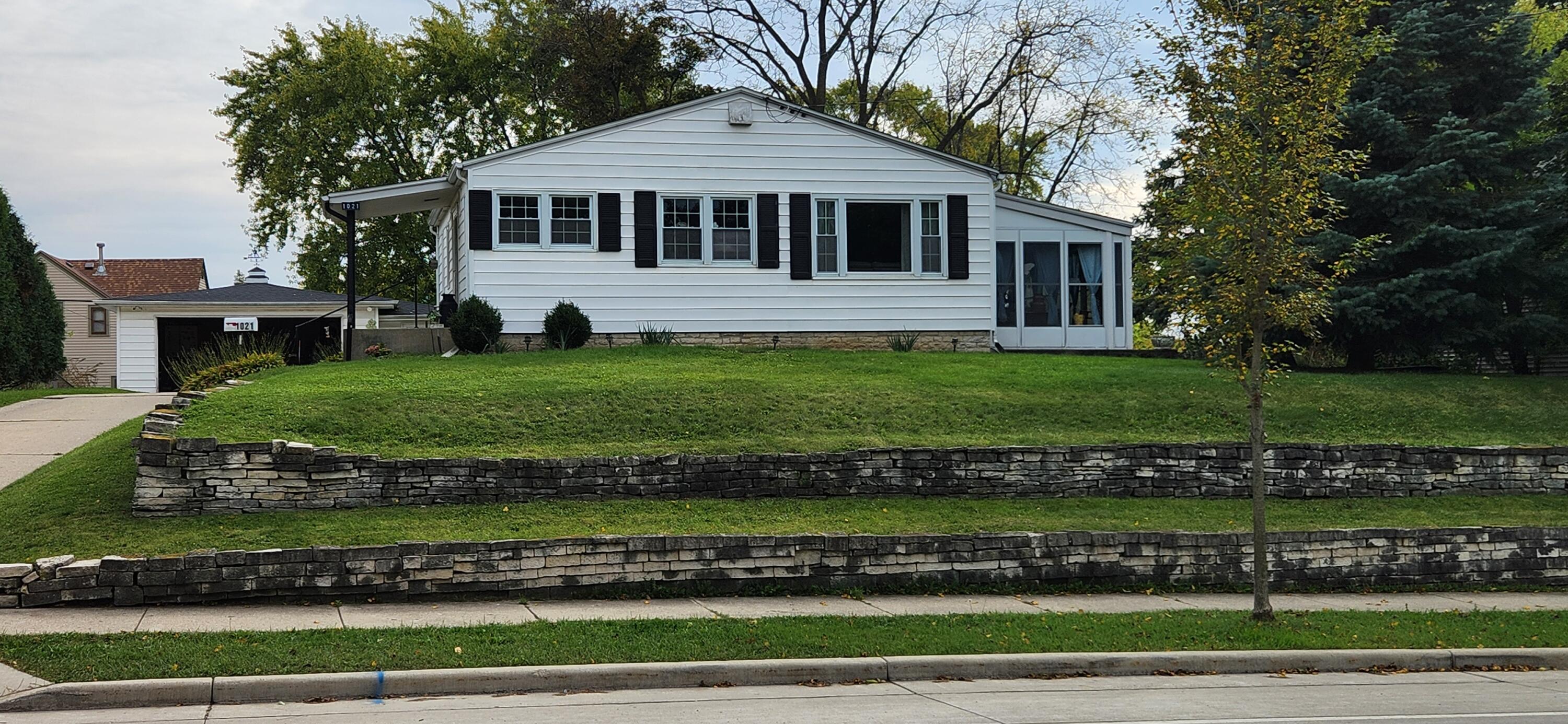 1021 Arcadian Ave, Waukesha