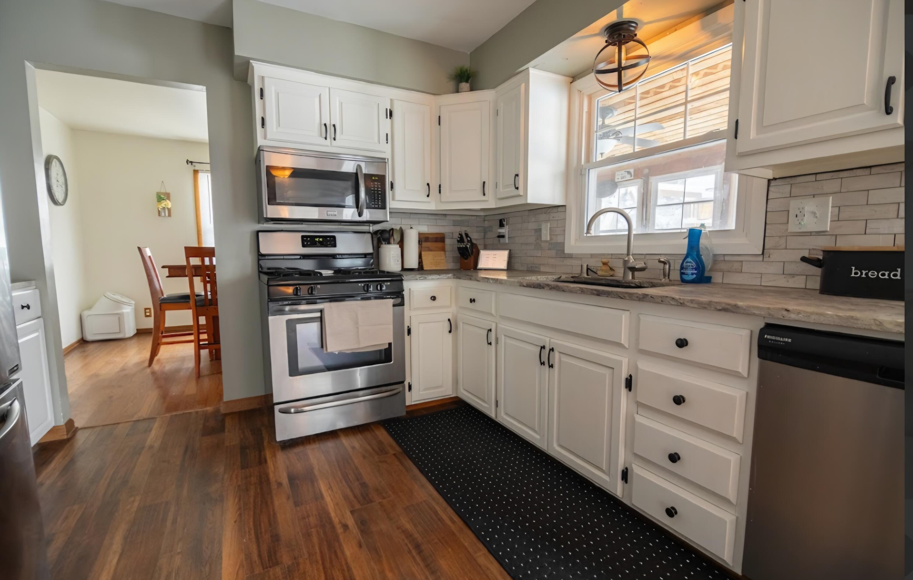 1424 Hickory Way, Racine