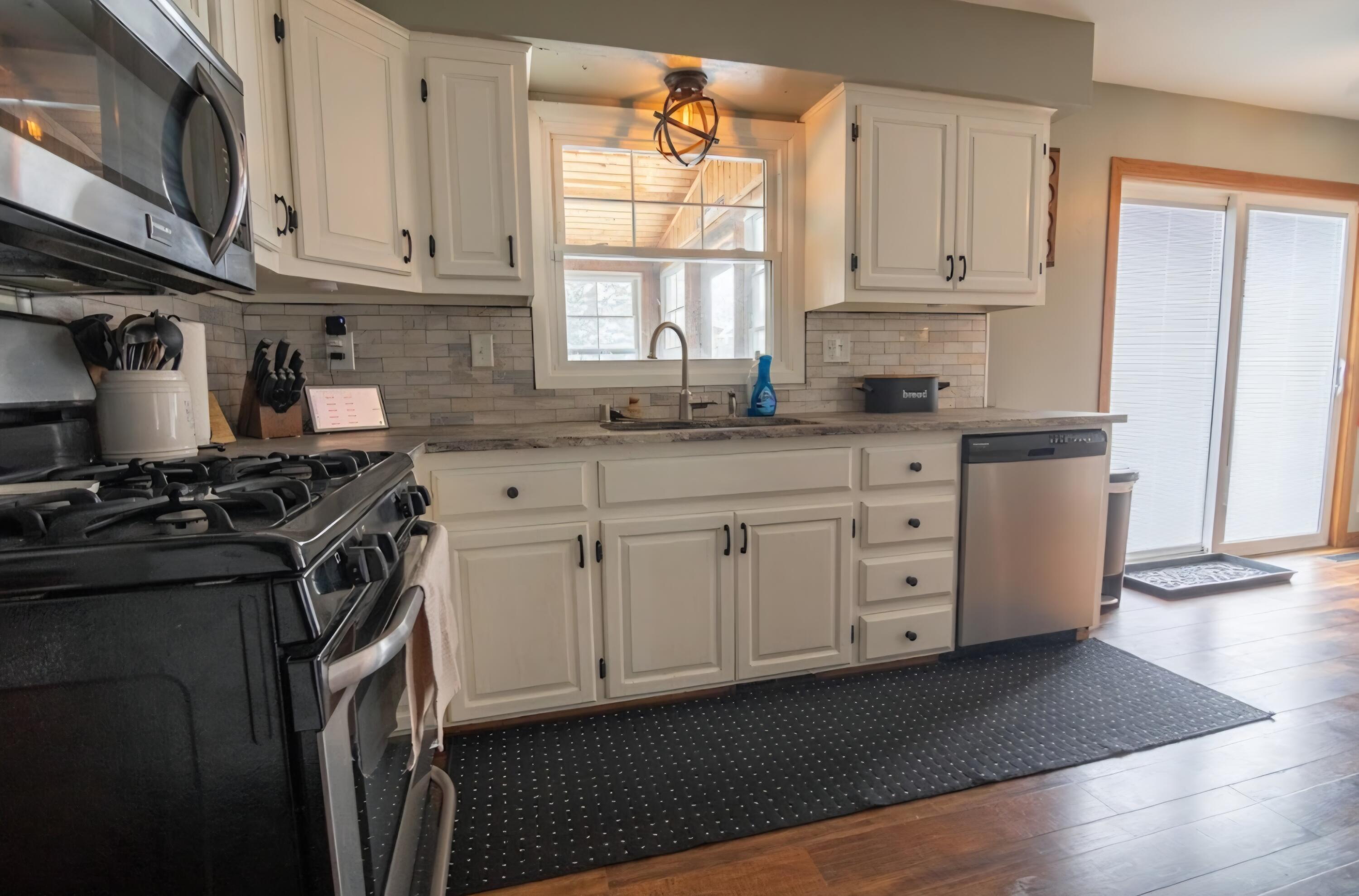 1424 Hickory Way, Racine
