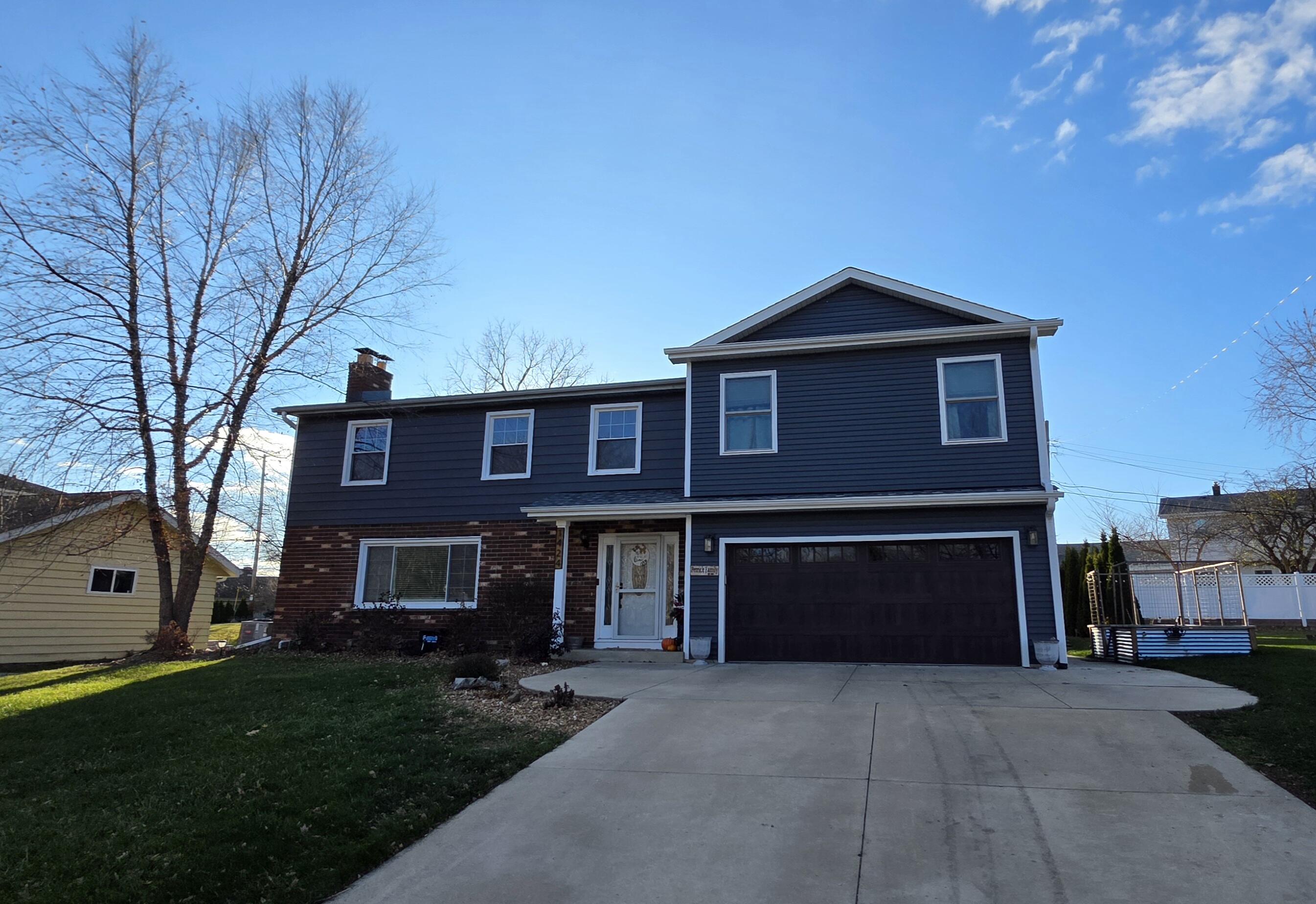 1424 Hickory Way, Racine