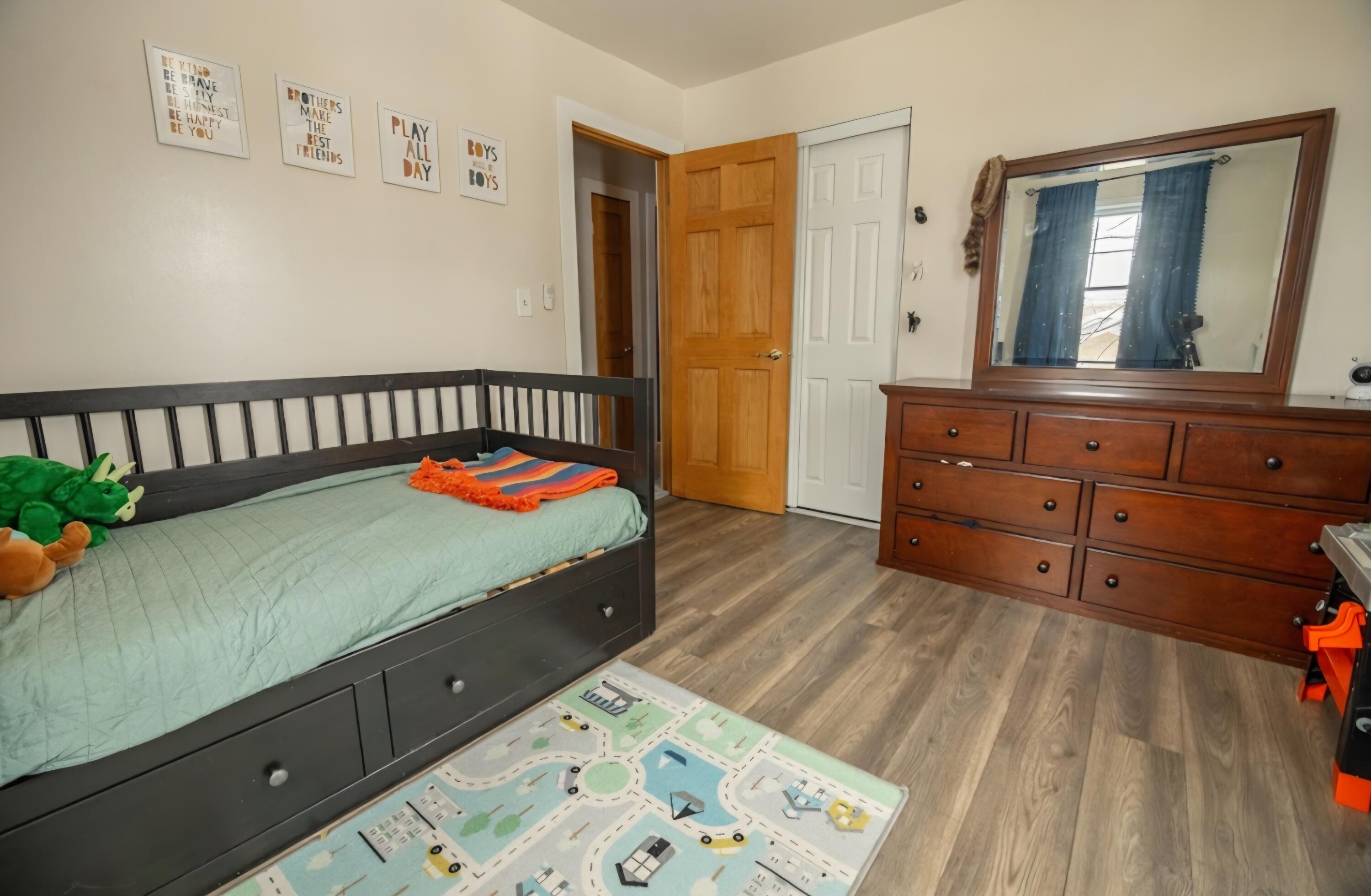 1424 Hickory Way, Racine