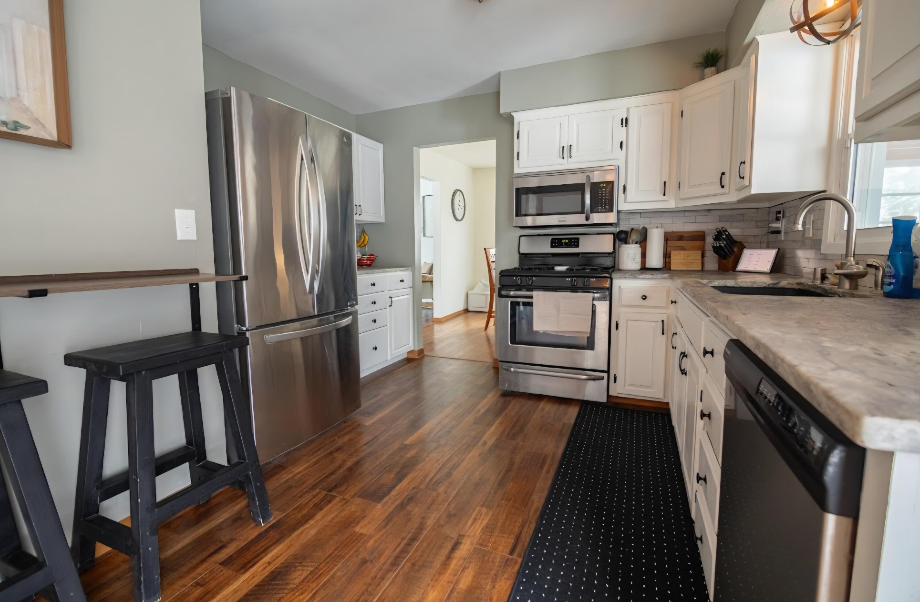 1424 Hickory Way, Racine